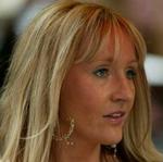 Harry Potter-forfatteren J.K. Rowling kan godt begynde at glæde sig. Forudbestillingerne på den nye og sjette bog om teenagetroldmanden regner ind. - Foto: AP 