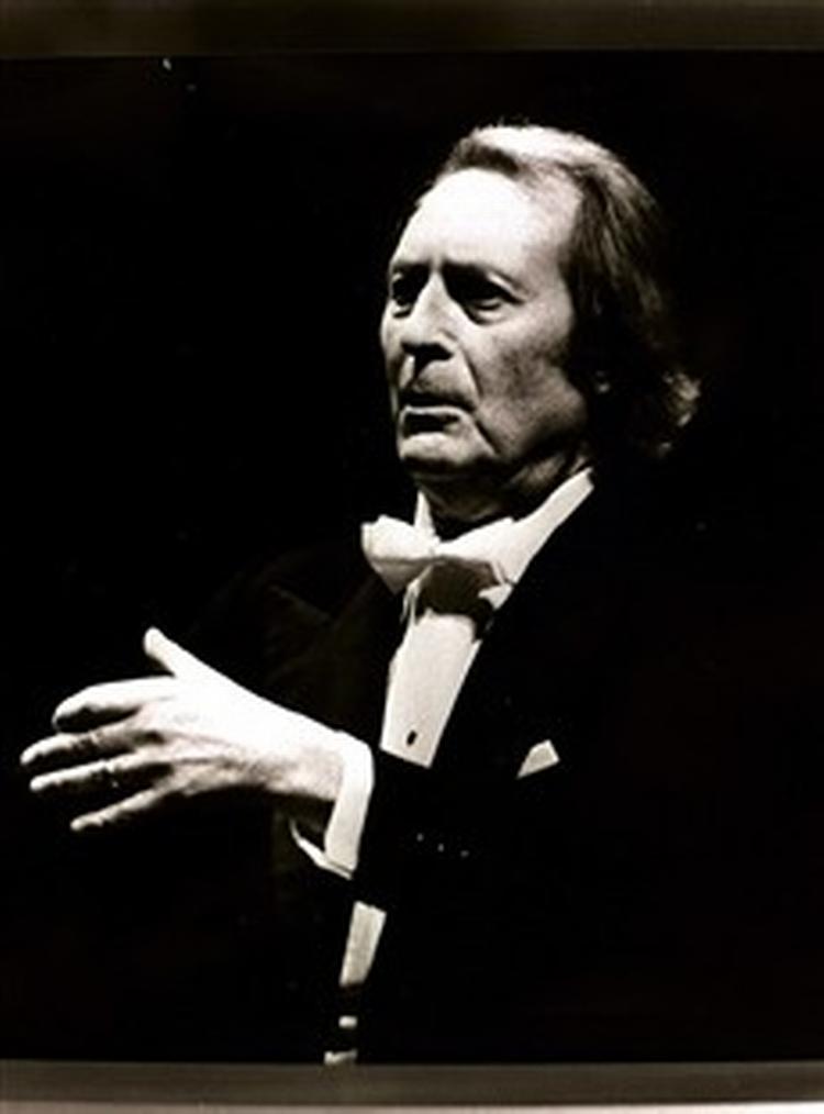Carlo Maria Giulini - den store italienske dirigent er død.   Foto: AP 
