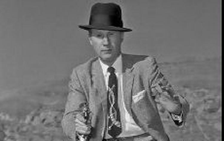 En ung udgave af Mark Felt under en skydeøvelse i 1958. I dag er han 91 år og har netop solgt sin historie til et produktionsselskab. - Foto: AP 