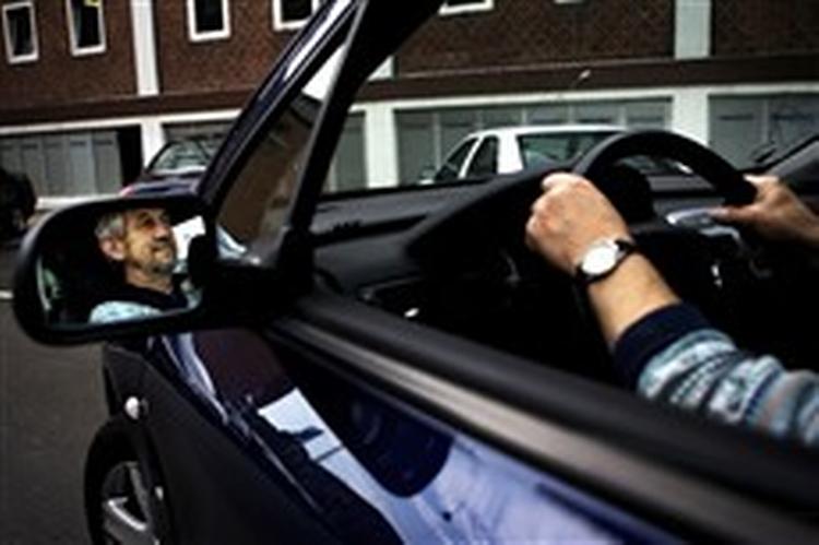 Peugeot-ejer Niels-Erik Hansen kunne køre bilen hjem fra værkstedet på Østerbro i København med ro i sjælen: Hans Peugeot 307 fejlede heldigvis ingenting.   Foto: Anders Birch 