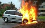 Sådan ser det ud, når en Peugeot 307 går i brand. - Foto: www.alarm112.dk 