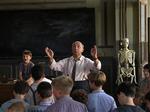 'Koret' er ikke som de andre nylige film om korsang. Den er mere en fortælling om den gode lærer, der gør en forskel. - Foto fra filmen 