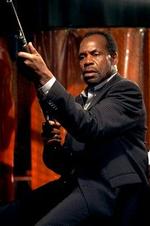 Gode gamle Danny Glover er endnu en gang på jagt efter en grum massemorder. - Foto fra filmen 