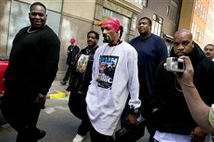 Gangsterrapper med bodyguards i sumostørrelse. - Foto: Martin Lehmann 