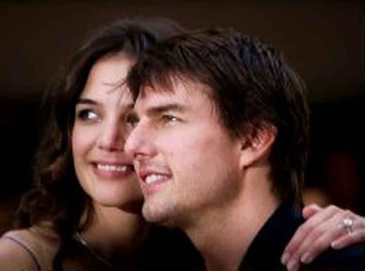 Tom Cruise og hans kæreste Katie Holmes til premieren på 'War Of The Worlds'. - Foto: AP 
