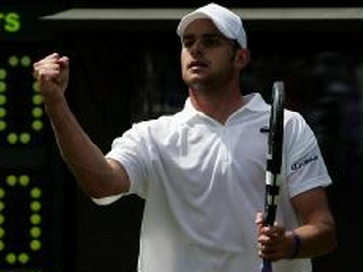 Roddick knytter næven i triumf efter sin sejr over Jiri Vanek. - Foto: AP 