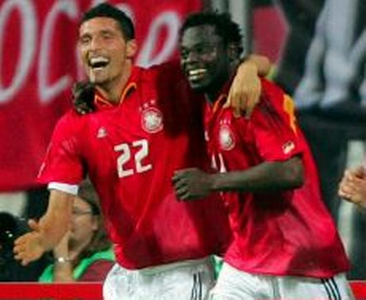 Kevin Kuranyi og Gerald Asamoah jubler efter tyskernes andet mål. - Foto: AP 