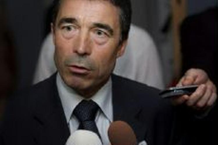 Statsminister Anders Fogh Rasmussen (V) er blevet udspurgt af undersøgelseskommission i TDC-sagen. Og efterfølgende af en hoben journalister. - Foto: Anders Birch 