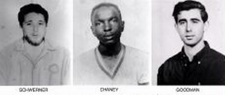 Michael Schwerner, Ben Chaney og Andrew Goodman på en efterlysningsplakat fra 1964. - Arkivfoto: AP 