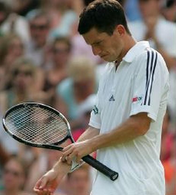 En skuffet Henman efter nederlaget. - Foto: AP 