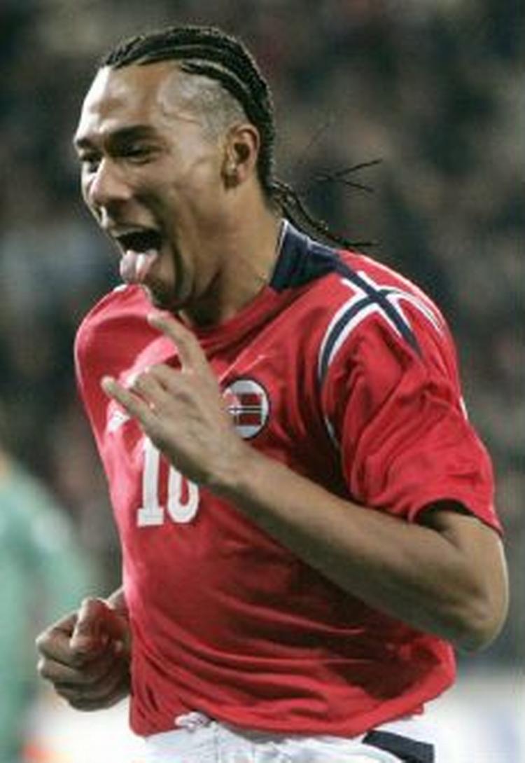 25-årige John Carew kan puste nyt liv i karrieren i fransk fodbold. - Foto: AP 