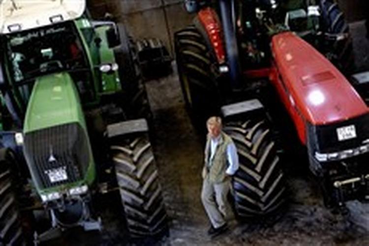 »Med de nuværende konkurrencevilkår ville vi ikke kunne klare os uden landbrugsstøtten. Det er ingen god forretning at være godsejer«, siger Jens Risum godsforvalter for Gisselfeld Kloster med 1.450 hektar landbrugsjord. - Foto: P 