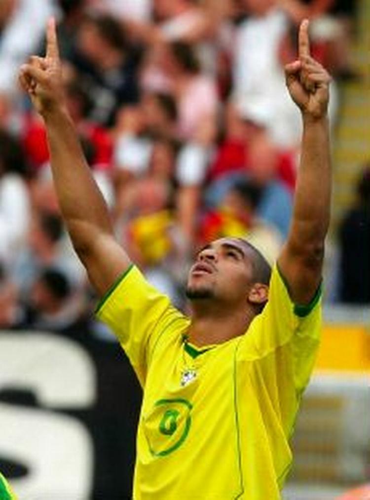 Adriano skal måske have hjælp fra oven hvis han vil danne VM-duo med Ronaldo. - Foto: AP. 