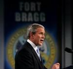 »Vi vil bekæmpe dem der (Irak, red), vi vil bekæmpe dem over hele verden, og vi bliver ved med at kæmpe til vi har vundet«, sagde Bush. - Foto: AP 