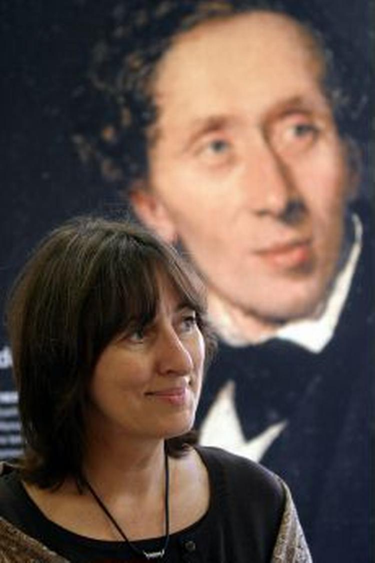Boguslawa Sochanska havde svært ved at finde et forlag, som ville binde an med hendes ambitiøse projekt. Hun insisterede på, at trebindsværket skulle illustreres af bl.a. Andersens papirklip.   Foto: Gazeta Wyborcza 