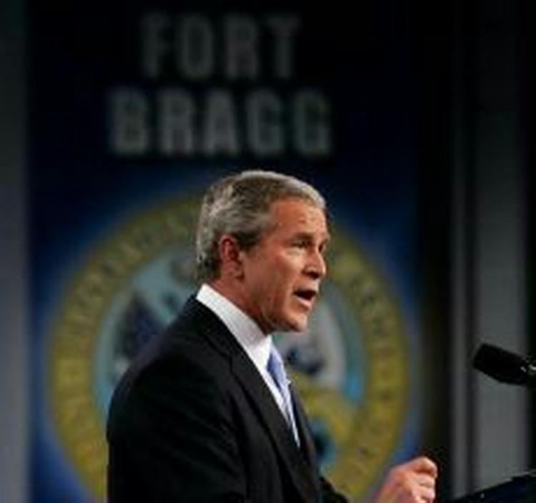 Præsident Bush vil stadig ikke sætte dato på for de amerikanske soldaters tilbagetrækning fra Irak. - Foto: AP 
