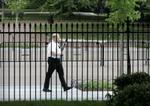 Secret Service var i højeste alarmberedskab, da et fly pludselig kom ud af kurs over Washington. - Foto: AP 