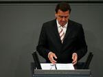 Gerhard Schröder har tabt en tillidsafstemning. Tyskerne skal til valg. - Foto: AP 