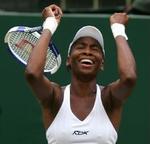 Venus Williams jubler efter knap tre timers hårdt slid på Wimbledons Centre Court. - Foto: AP 