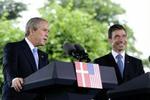 Kom og besøg basen, inviterede Bush. Opfordringen gælder både dansk presse, såvel som den danske statsminister. - Foto: Peter Hove Olesen 
