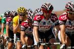 CSC skal ikke længere forsvare den gule trøje, men har flere ryttere der kan forsøge at vinde den tilbage fra Lance Armstrong. - Foto: AP 