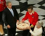 Bush samler luft. Foto: AP 