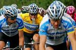 Kaptajn Armstrong holdt CSC i kort snor på dagens etape, beretter teamchef Bjarne Riis. - Foto: AP 
