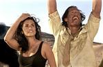 Smukke, smukke Penelope Cruz har rodet sig ud i noget værre snavs i den dårligere end middelmådige ramasjangfilm 'Sahara'. - Foto fra filmen 