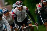 Teamchef Riis er godt tilfreds med den første uge af Touren. Og kaptajn Basso (midt) har gjort det fremragende, siger Riis. Basso er nr. 9, 1,26 efter Armstrong. - Foto: AP 