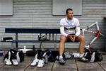Alex Rasmussen iført regnbuetrikoten, som er tegnet på hans status som verdensmester. Den unge rytter kan om tre år måske skifte VM-metal ud med OL- guld.   Foto: Rasmus Baaner 