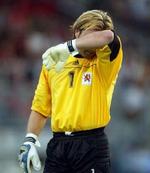 Der er ikke noget der hedder varmefri, og slet ikke når man er midt i en fodboldkamp. - Foto: AP 