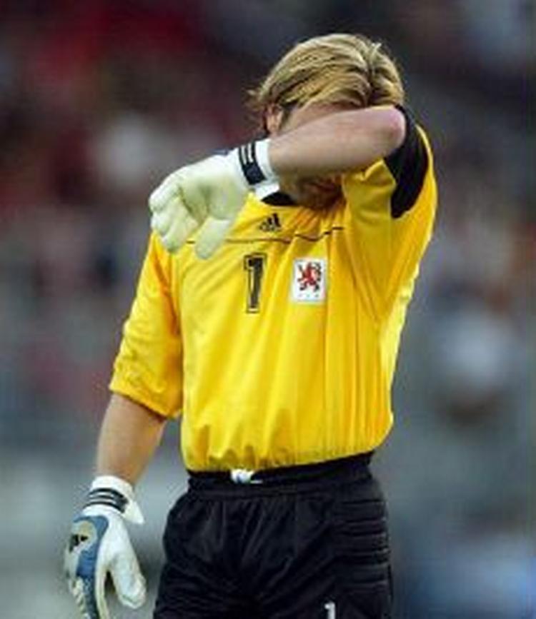 Der er ikke noget der hedder varmefri, og slet ikke når man er midt i en fodboldkamp. - Foto: AP 