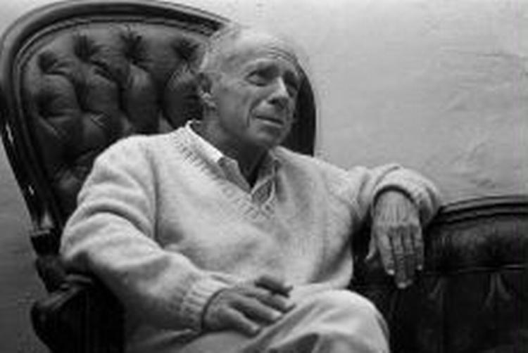 Den franske forfatter og nobelpristager Claude Simon i sit hjem i Salses i 1985. - Foto: Hervé Merliac 