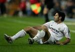 Luis Figo må indtil videre blive 'liggende' i Madrid. - Arkivfoto: AP. 