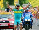 Vinokourov triller over målstregen i suveræn stil. - Foto: AP 