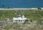 Over 230.000 mennesker mistede livet, da flodbølgerne ramte land - her i Banda Aceh, Indonesien. - Arkivfoto: AP 