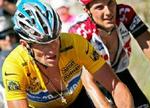 Basso (th.) holdt sig tæt op af Lance Armstrong. - Foto: AP 