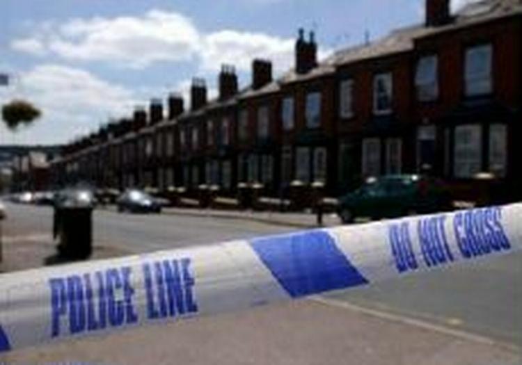 Tempest Road i Leeds. Politiet har ransaget flere af husene i gaden i jagten på spor efter terroristerne. - Foto: AP 