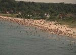 Især på de varme dage er strandene som fluepapir. - Arkivfoto: Jan Grarup 