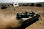 Israelske kampvogne forberedes på angreb nær den sydlige del af grænsen til Gazastriben. - Foto: AP 