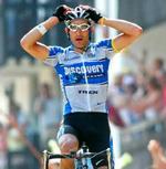George Hincapie var ustoppelig på de sidste meter af etapen. Spanske Oscar Pereiro var chanceløs og måtte nøjes med andenpladsen. - Foto: AP 
