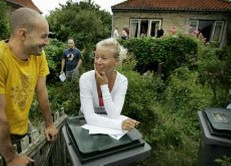 Førstegangskøberne Pål Heick og Mette Bau kigger på hus på Amager. - Foto: Jens Dresling 
