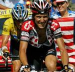 Basso og Armstrong på vej mod toppen på årets hårdeste etape. - Foto: AP 