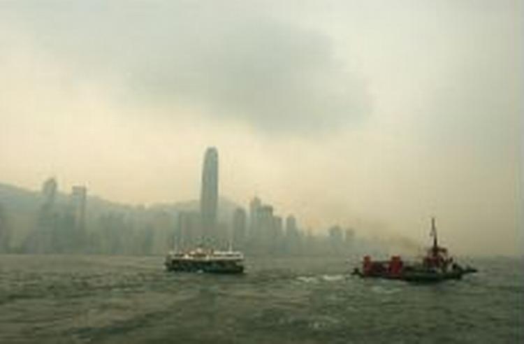 Hongkong pakket ind i Smog. Kina er den helt store synder, når det drejer sig om at bruge løs af energikilderne. - Foto: AP 