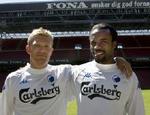 FCK's nyindkøb Marcus Allbäck og Peter Ijeh ved præsentationen i juni. - Foto: Thomas Sjørup 