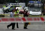 Massive polistyrker ved en af de tre afspærrede stationer Oval Station. - Foto: AP 