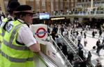 Britisk politi har øget overvågningen i Londons undergrundsbaner. - Foto: AP 