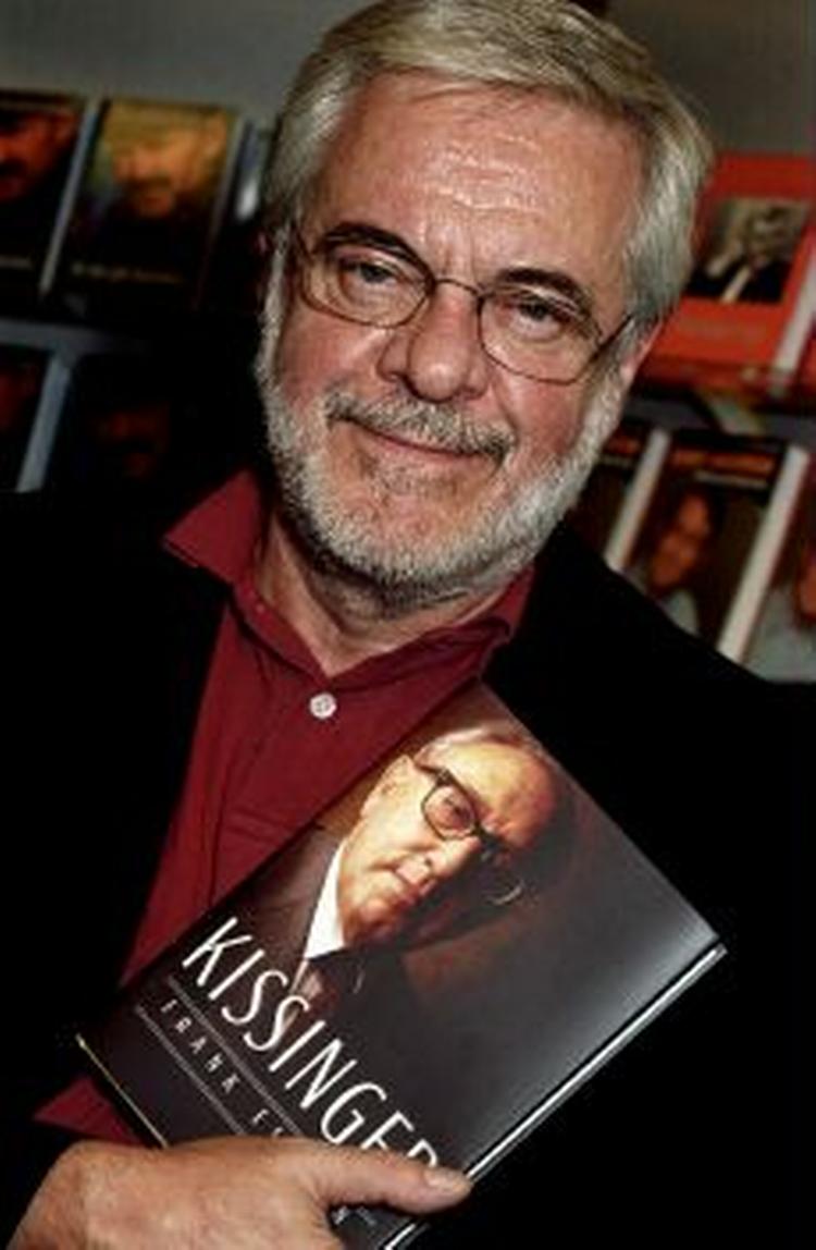 Frank Esmann har lavet en aftale med et nyt forlag, der vil nyudgive hans udskældte Kissinger-biografi.   Foto: Michael Mottlau 