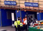 Manden blev skudt, da han forsøgte at komme ind i et undergrundstog på stationen Stockwell. - Foto: AP 