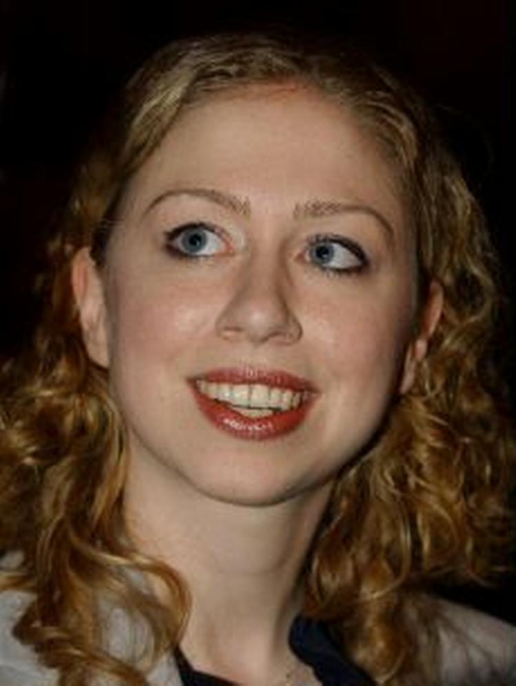 En forelsket kenyansk embedsmand har friet til Chelsea Clinton. Han tilbyder 40 geder og 20 køer for hendes hånd. - Arkivfoto: AP 